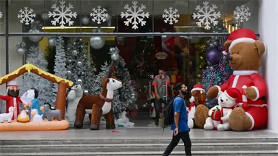 Venezolanos reciben su anticipada Navidad en relativa normalidad pese a amenazas de EEUU
