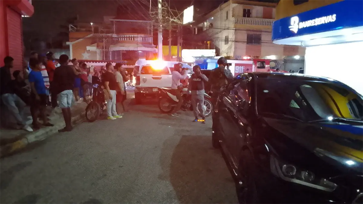 Adolescente se lanza desde un cuarto piso para evitar ser supuestamente violada en Pantoja; Policía busca al agresor