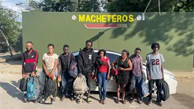 Ejército detiene a 19 migrantes haitianos en un vehículo y dos motocicletas en Valverde