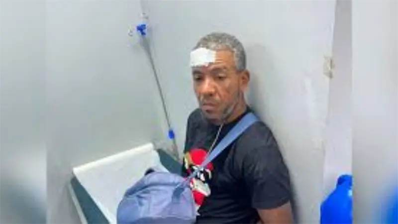 Arrestan a hombre acusado de sustraer un celular en un hospital haciéndose pasar por paciente