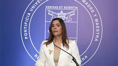 PUCMM y Grupo León Jiménez otorgan a Madelyn Martínez Moya el primer reconocimiento "Don José A. León Asensio" a la Innovación en Marketing