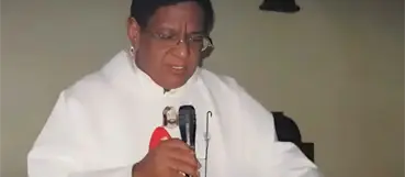 Imponen arresto domiciliario y garantía económica a sacerdote Alejandro Peña por conducta sexual inapropiada