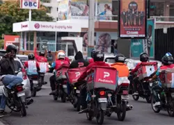 Cobro del 10% en pedidos para llevar genera choque legal y polémica