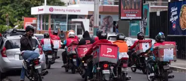 Cobro del 10% en pedidos para llevar genera choque legal y polémica