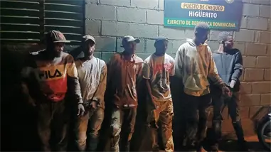 Operativo militar detiene haitianos indocumentados en una mezcladora de cemento en Elías Piña