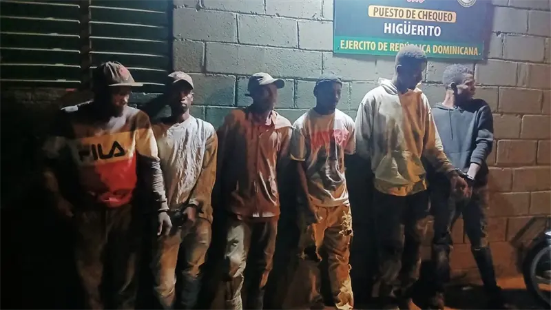 Operativo militar detiene haitianos indocumentados en una mezcladora de cemento en Elías Piña