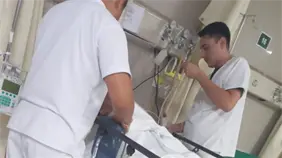 Madre pide ayuda para viajar a México a cuidar a su hijo que sufrió grave accidente