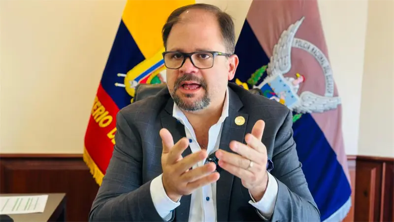 Ministro de Ecuador amenaza con detener a correísta González por financiar la violencia