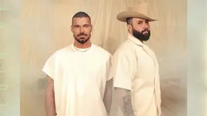 Ricky Martin y Carín León recrean A Medio Vivir con emotividad