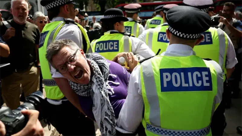 Al menos 335 detenidos en una protesta en Londres de apoyo a grupo propalestino proscrito