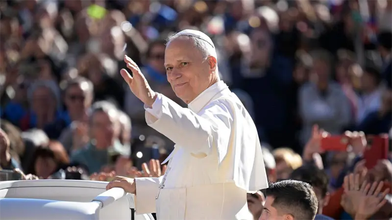 El papa pide una distribución diversa de la riqueza y una Iglesia que no sirva al dinero
