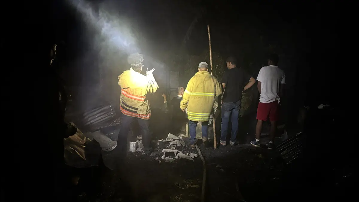 Tres familias pierden sus viviendas tras incendio en la comunidad La Colorada, Yamasá