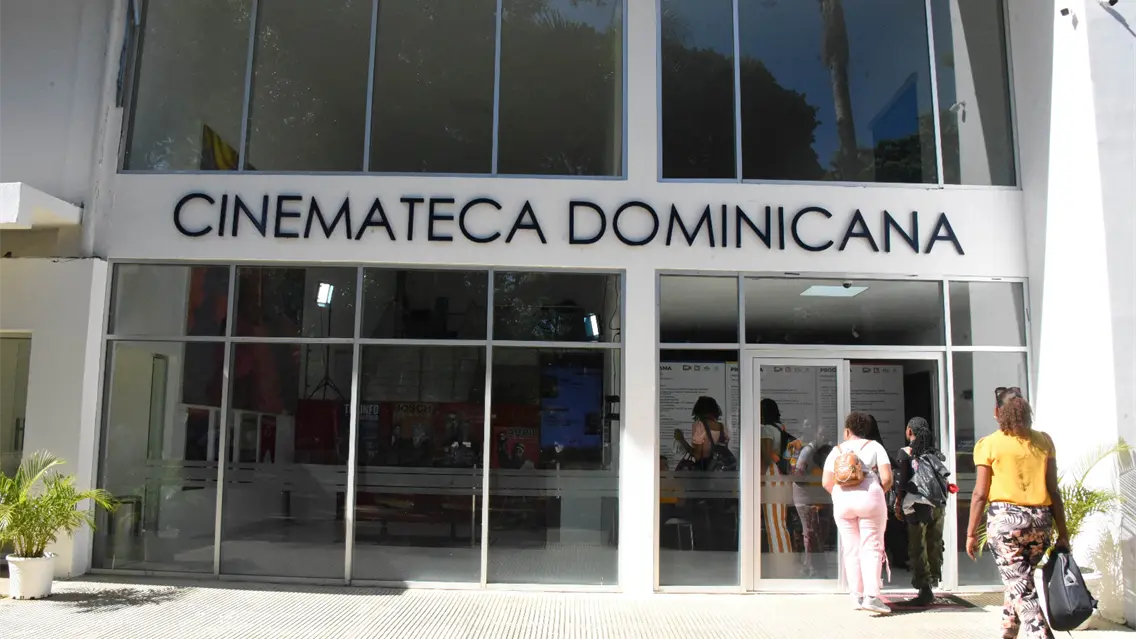 Últimos días de la Feria del Libro: Ofertas, cine y teatro para disfrutar