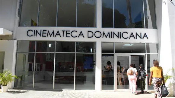 Últimos días de la Feria del Libro: Ofertas, cine y teatro para disfrutar