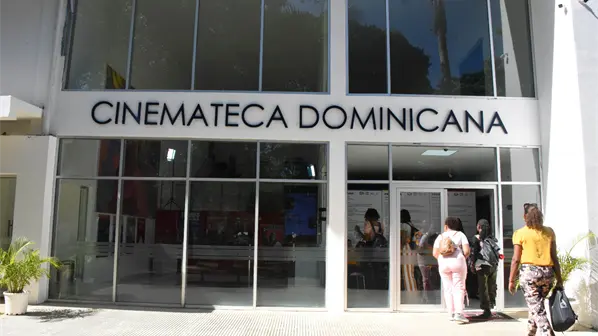 Últimos días de la Feria del Libro: Ofertas, cine y teatro para disfrutar