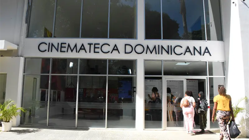 Últimos días de la Feria del Libro: Ofertas, cine y teatro para disfrutar