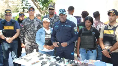 PN incauta 14 armas de fabricación casera, armas blancas, droga y dinero durante en San Juan
