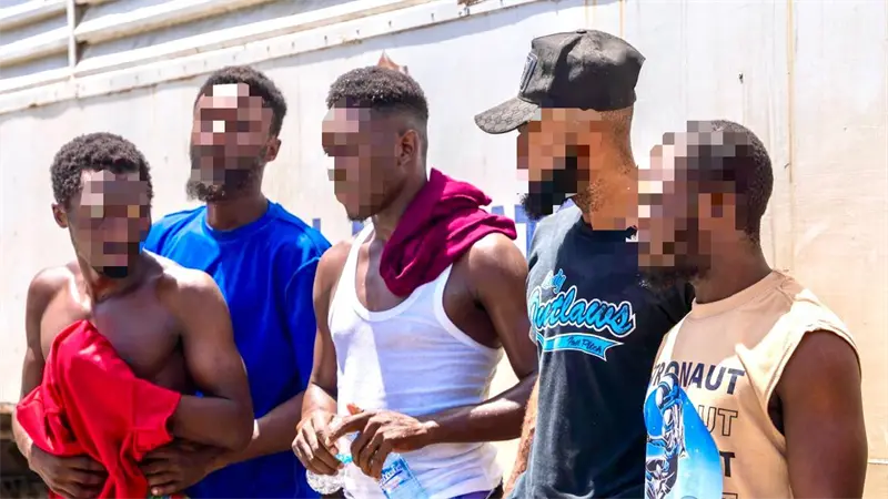 Policía Nacional ocupa alambres de alta tensión y chasis de motocicletas en allanamientos en La Vega