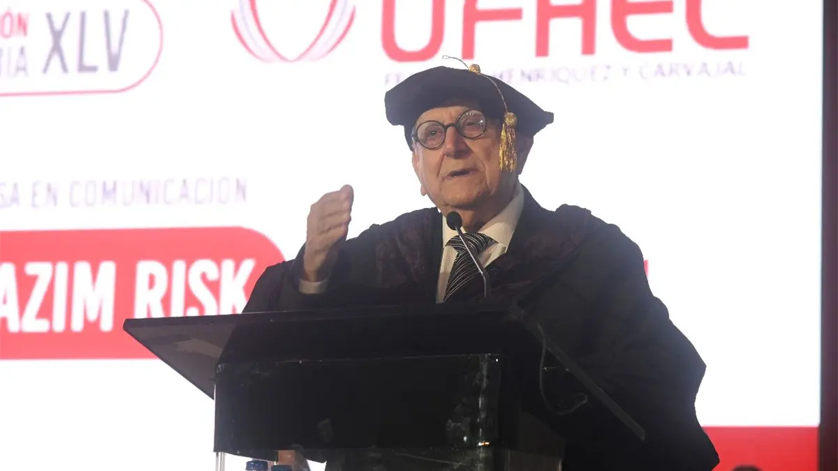 UFHEC gradúa a más de mil profesionales y honra al Dr. Julio Hazim con Doctorado Honoris Causa