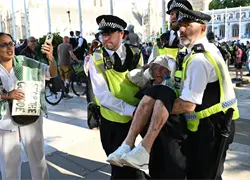Unos 442 detenidos en una protesta en Londres por apoyar a un grupo propalestino proscrito