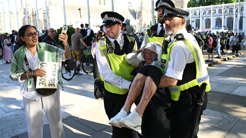 Unos 442 detenidos en una protesta en Londres por apoyar a un grupo propalestino proscrito