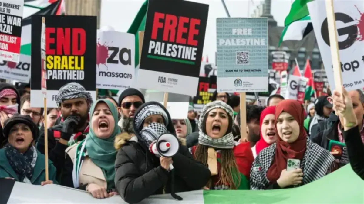 Miles de judíos conmemoran en Londres los dos años del ataque de Hamás en Israel