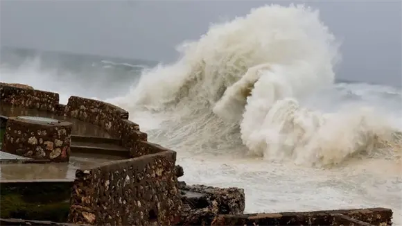 Los aguaceros seguirán en algunas provincias por vaguada; alertan por oleaje peligroso en la costa Atlántica