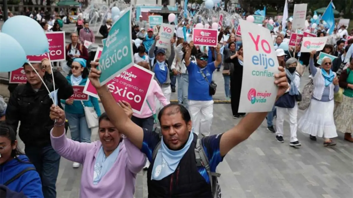 Miles marchan en ciudades de México para pedir por los derechos de la mujer y la vida