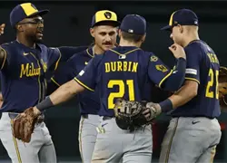 Milwaukee propina paliza a Chicago en Juego 1 de Serie Divisional, Jackson Chourio MVP