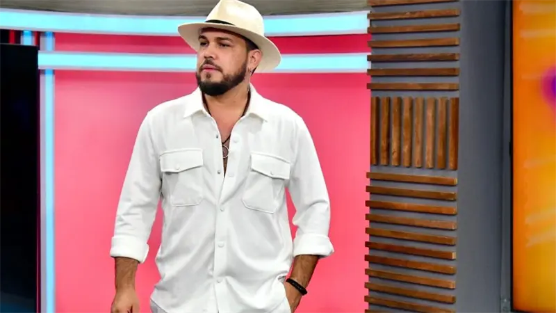 Sacha se posiciona como nueva voz de la música tropical con su bachata"Inútil" y gira de promoción en RD