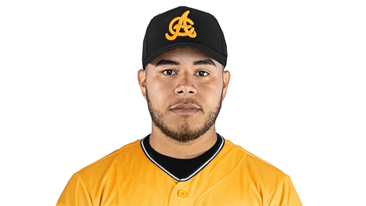 Águilas Cibaeñas refuerzan su pitcheo con Triston McKenzie y Oscar Rayo