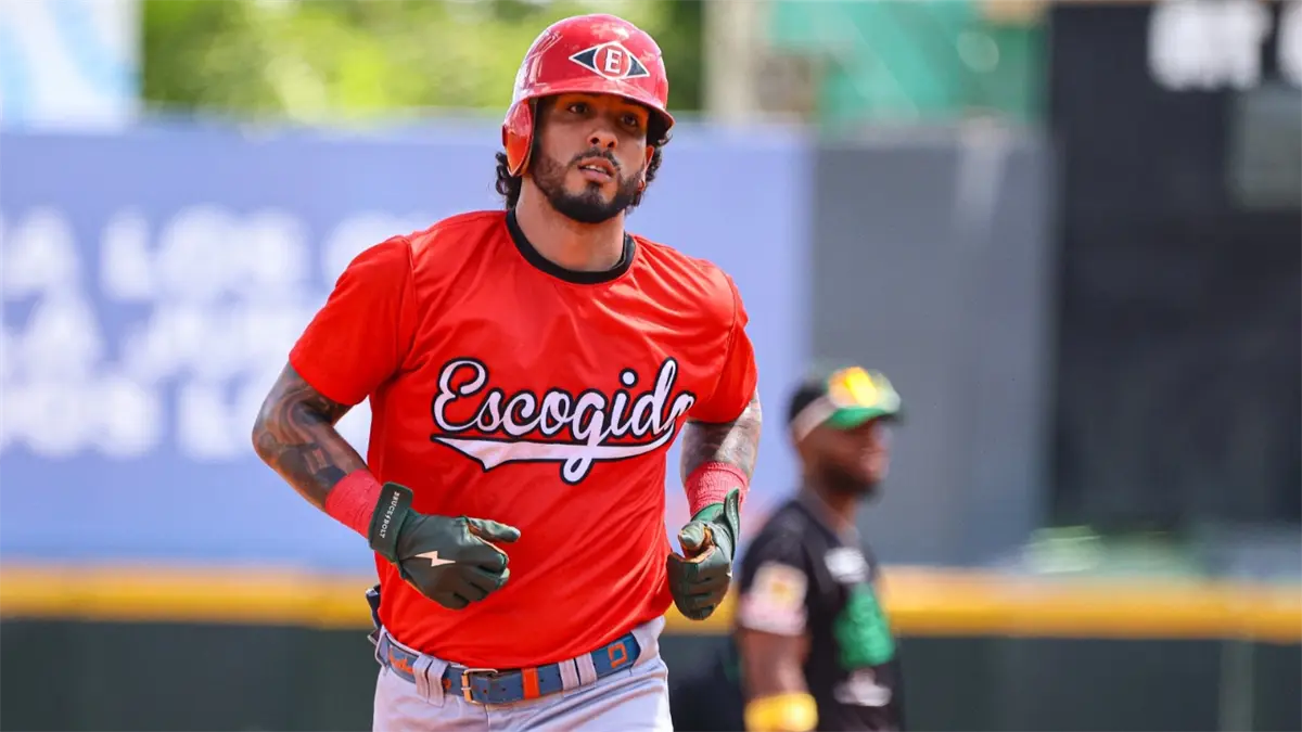 Araúz pegó cuadrangular en pretemporada roja