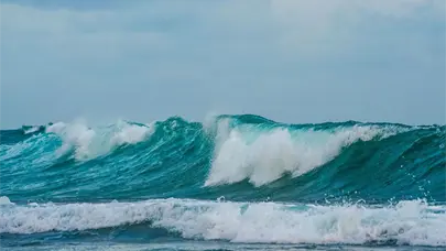 INDOMET advierte sobre oleaje peligroso y pronostica aguaceros con tronadas por incidencia de una vaguada