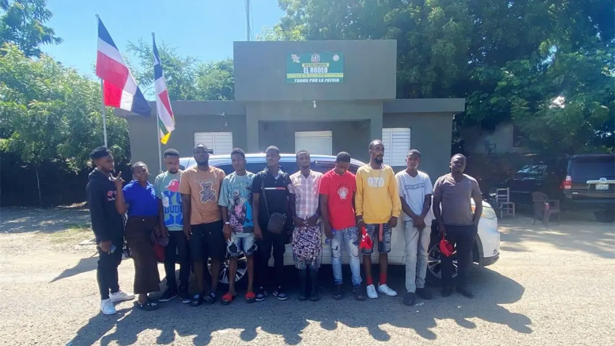 Al menos 21 indocumentados haitianos fueron dentro detenidos a bordo de varios vehículos en Dajabón