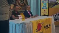 LEIDSA entrega cheque a mecánico ganador de 25 millones con el Súper Kino Tv.
