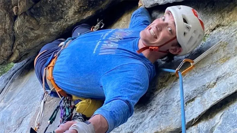 Creador digital Balin Miller fallece tras caída durante escalada en plena transmisión por TikTok