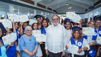 Desarrollo de la Comunidad capacita residentes en Azua y Bonao