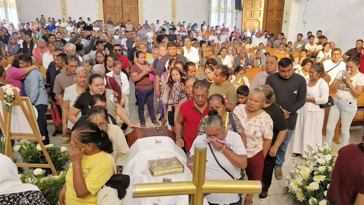 Duelo y sorpresa en la despedida del sacerdote asesinado en el sur de México