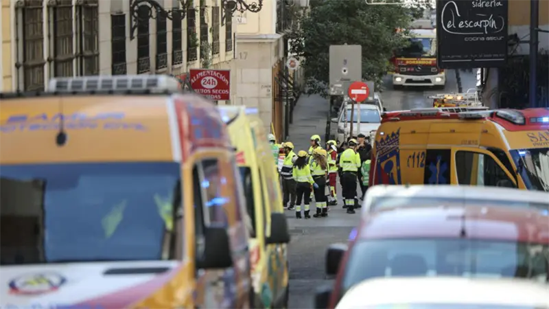 Cuatro desaparecidos en el derrumbe de un edificio en obras en el centro de Madrid