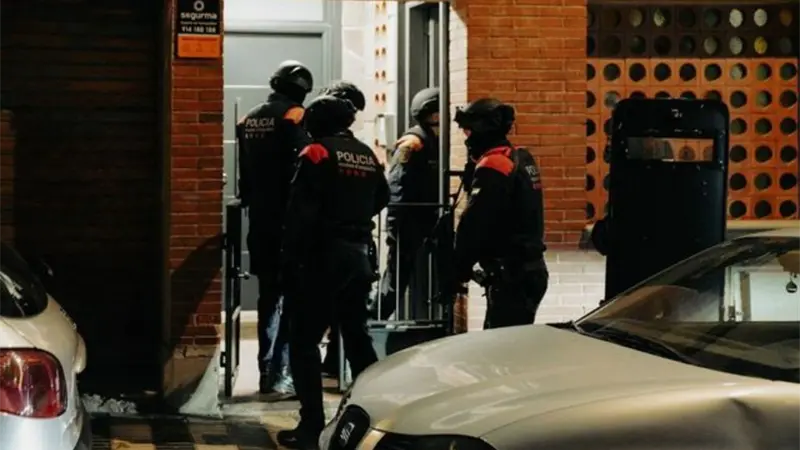 Detienen a 9 personas en operación contra red que robó más de 100 carros de lujo en Europa