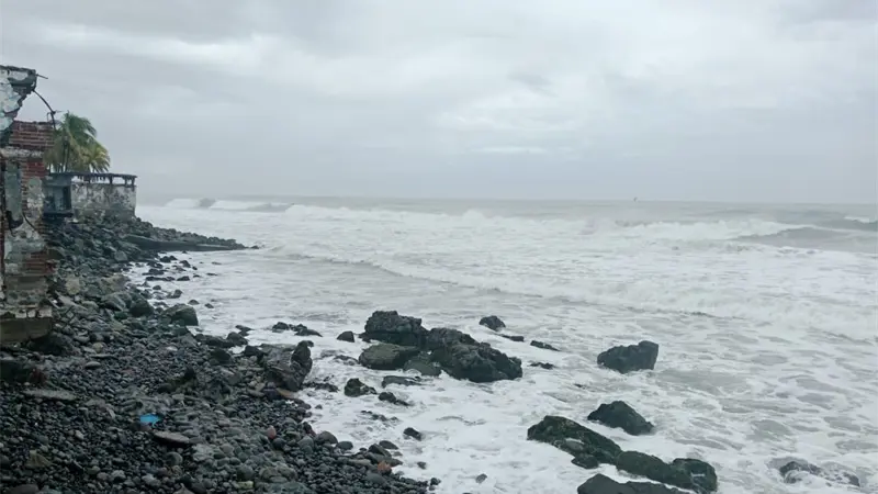 El huracán Priscilla mantendrá lluvias en noroeste de México mientras se fortalece