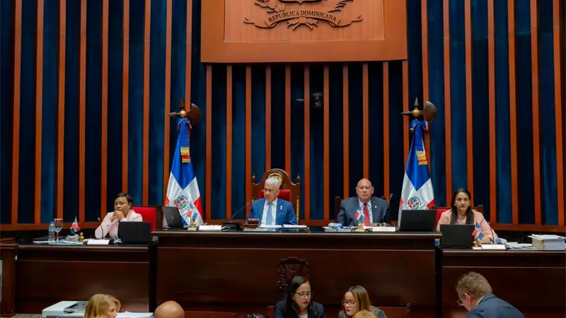 Senado modifica Ley Orgánica del Código de Trabajo con propuesta de 10% de propina