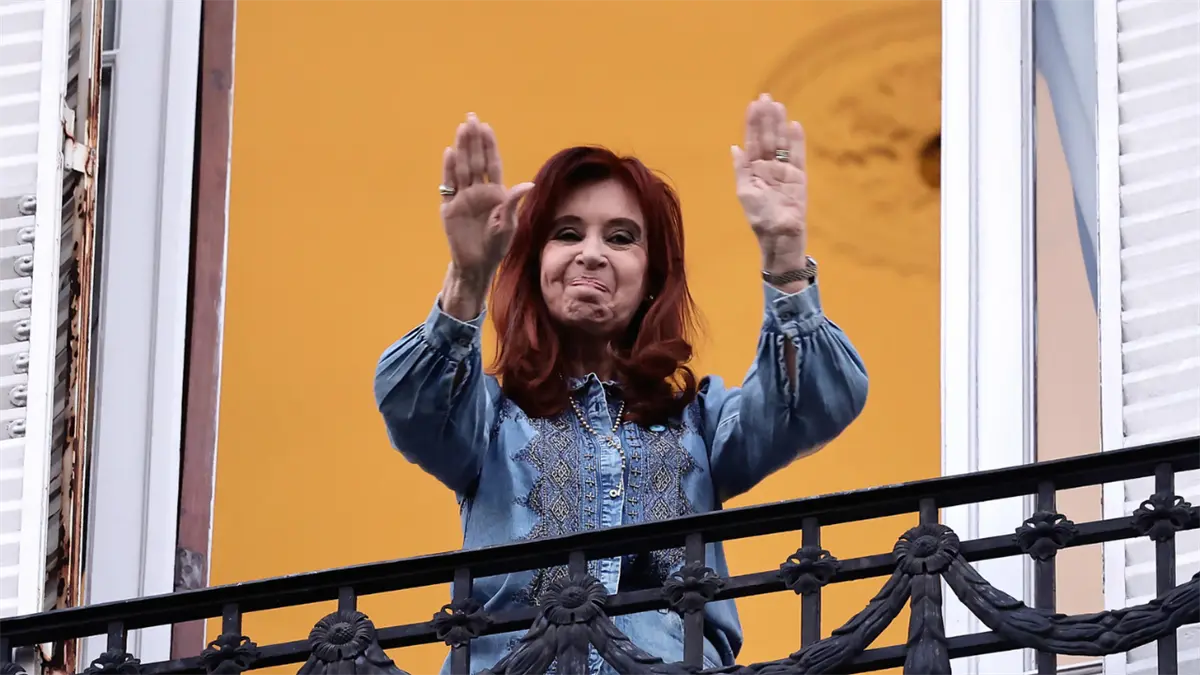 Cristina Fernández saluda a sus seguidores tras la condena a quienes intentaron matarla