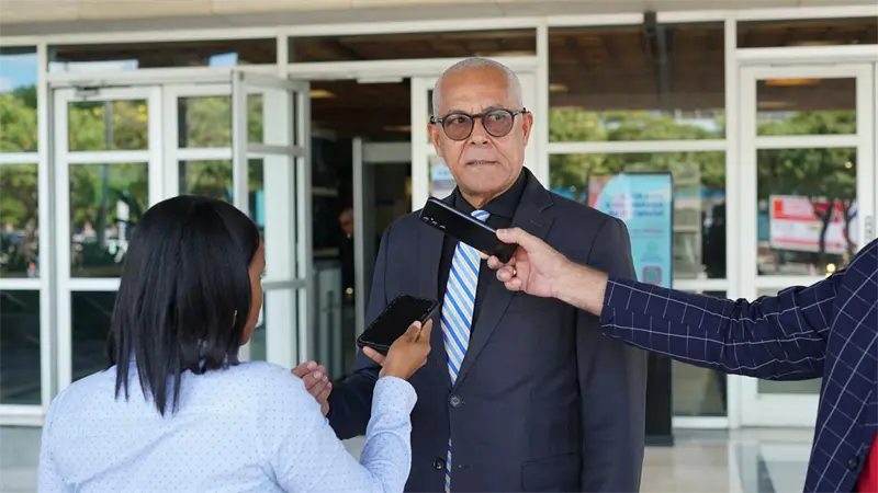 ADOCCO denuncia ante la PEPCA  al director del INTRANT por graves irregularidades en licitación  por RD$8,400 millones