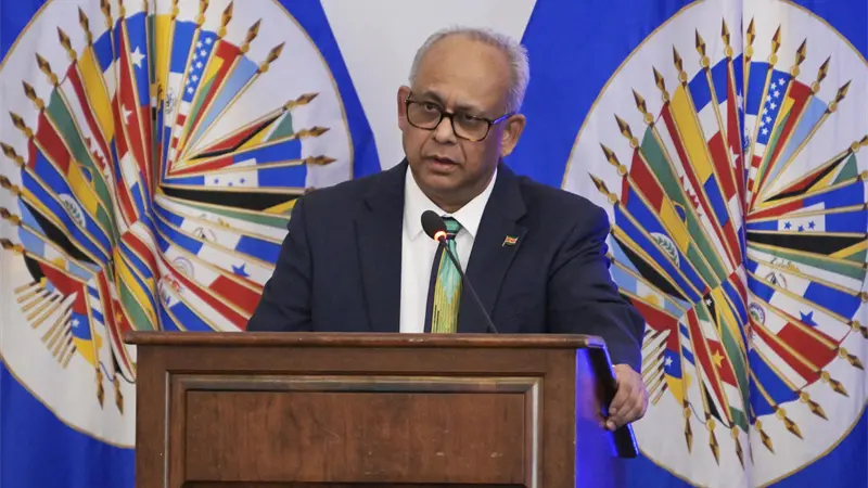 El secretario general de la OEA condena ataque al vehículo de Noboa, apedreado en Ecuador