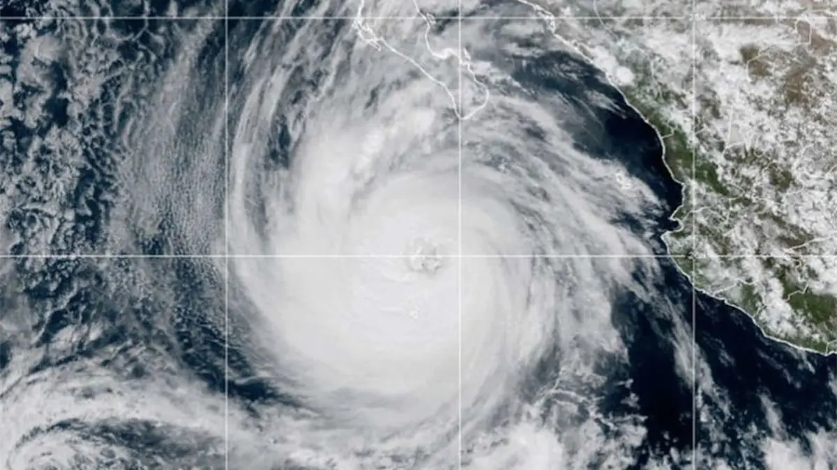 Priscilla baja a huracán categoría 1 en el suroeste de la península de Baja California