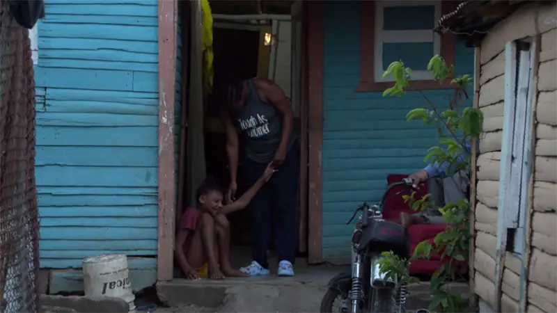 Madre en San Cristóbal pide ayuda para costear tratamiento de sus hijos con microcefalia