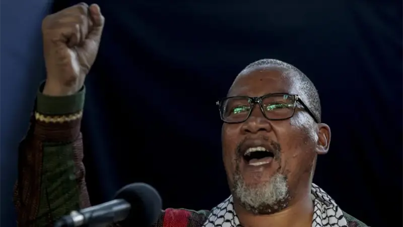 Nieto de Mandela y otros miembros de la flotilla liberados por Israel vuelven a Sudáfrica