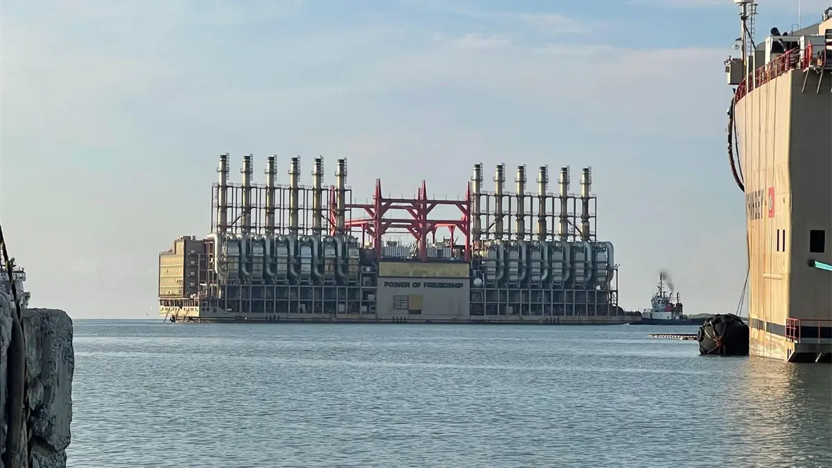 CUED sustituye barcaza para garantizar estabilidad eléctrica