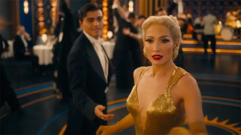 El actor Tonatiuh se transforma en El beso de la mujer araña con J-Lo y Diego Luna
